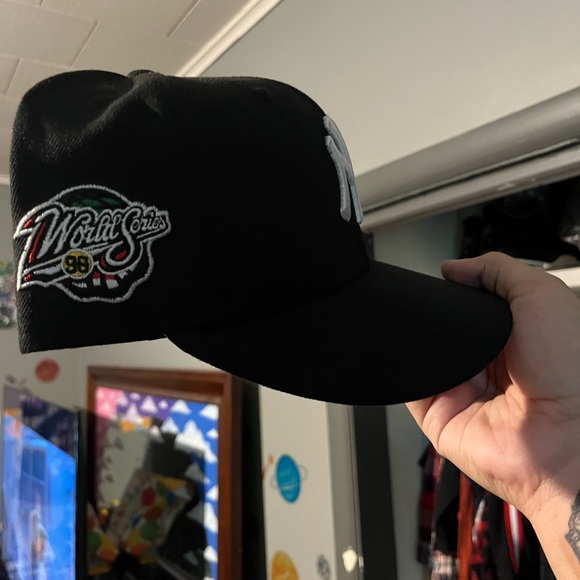 Yankees Fitted Size 7 1/2 - Picture 2 of 3